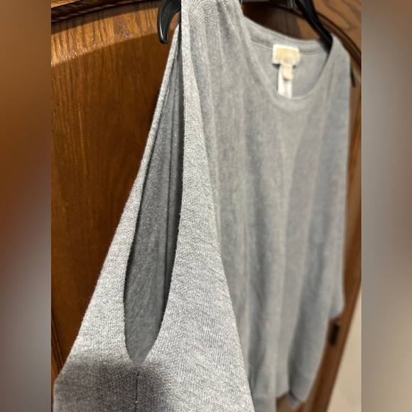 Michael Kors Poncho pullover sweater - Picture 2 of 6